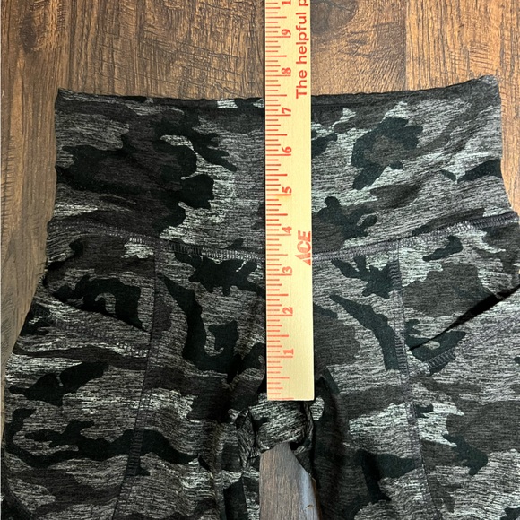 STRUT-THIS Black And Gray Camo Leggings Size Women’s One Size - Picture 7 of 8